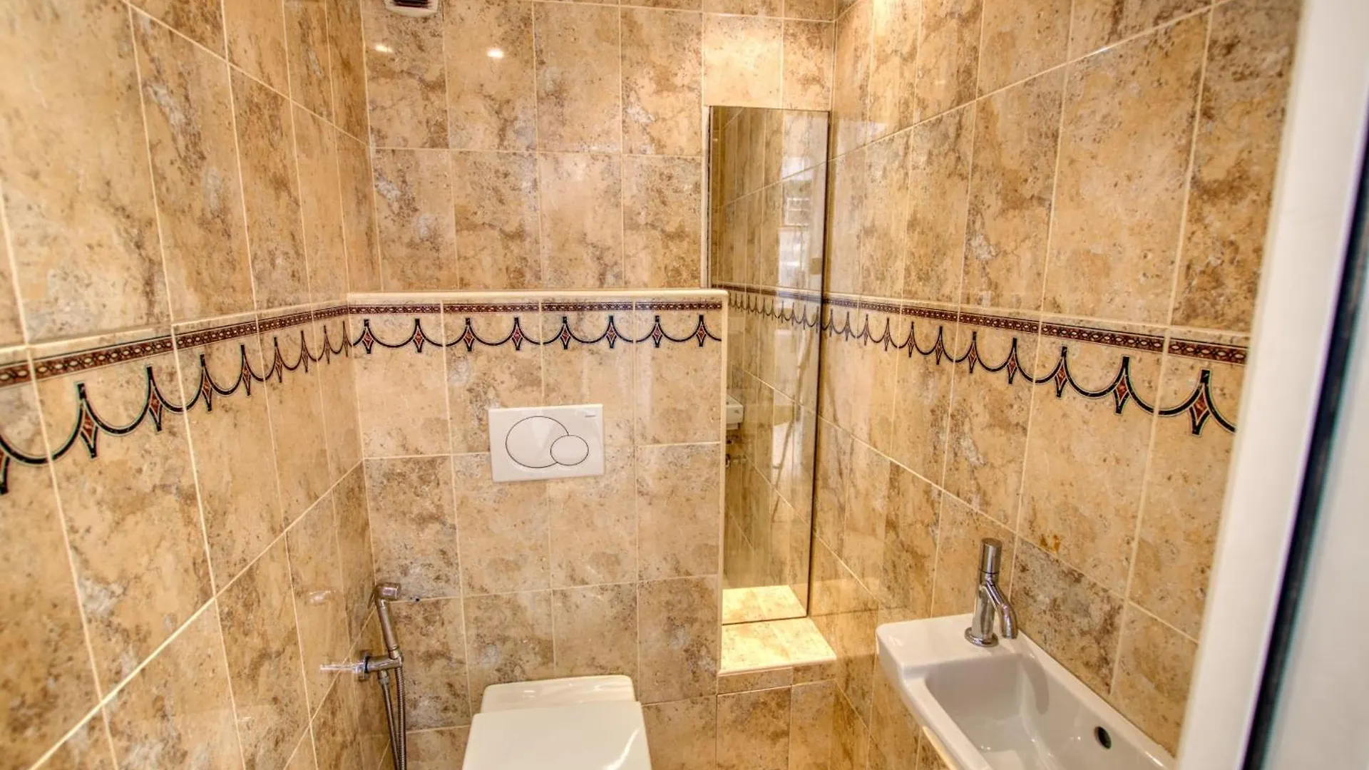 Le Clair Golfe-Juan - T2 Terrasse Vue Mer Parking Prive Wifi - Limestay Vallauris 0*,  France