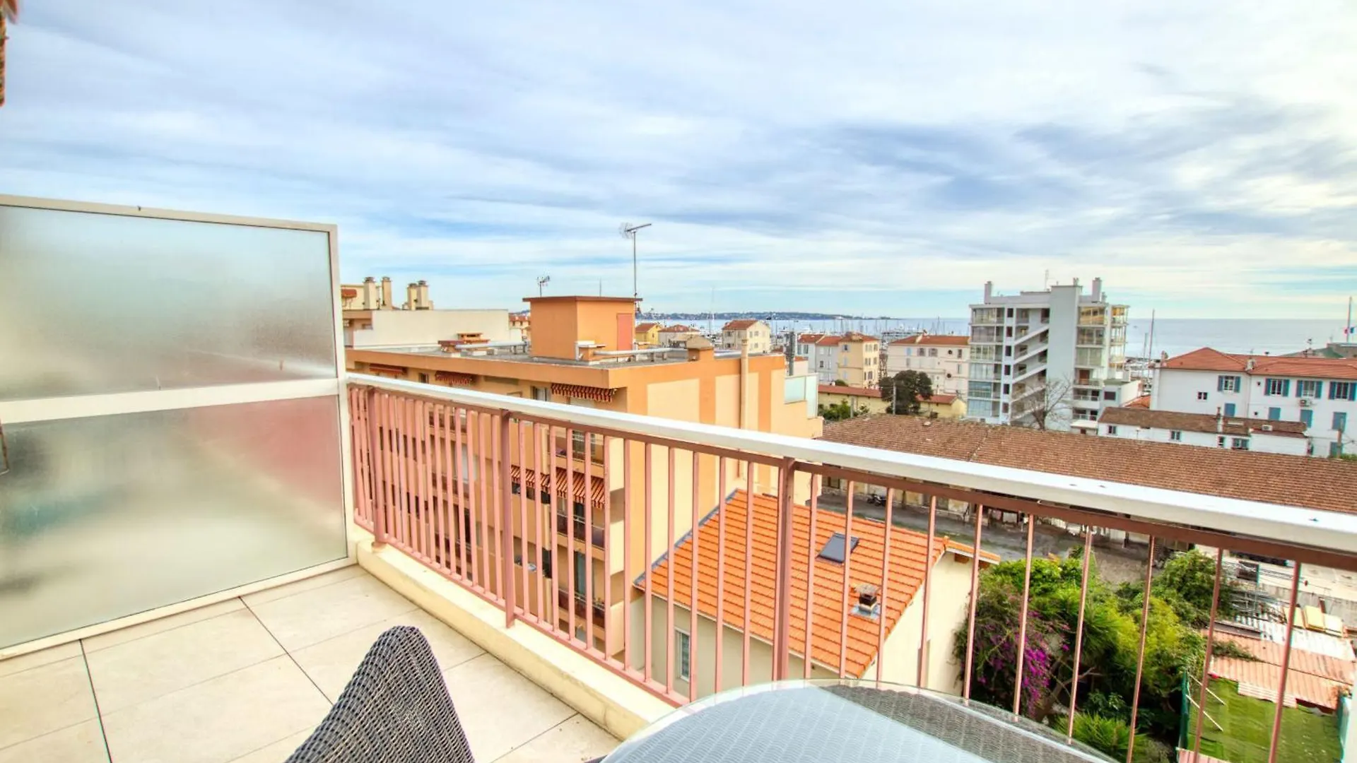 Le Clair Golfe-Juan - T2 Terrasse Vue Mer Parking Prive Wifi - Limestay Vallauris Apartment